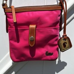 NWOT DOONEY & BOURKE Crossbody Nylon/Leather Fuchsia Letter Carrier Bag